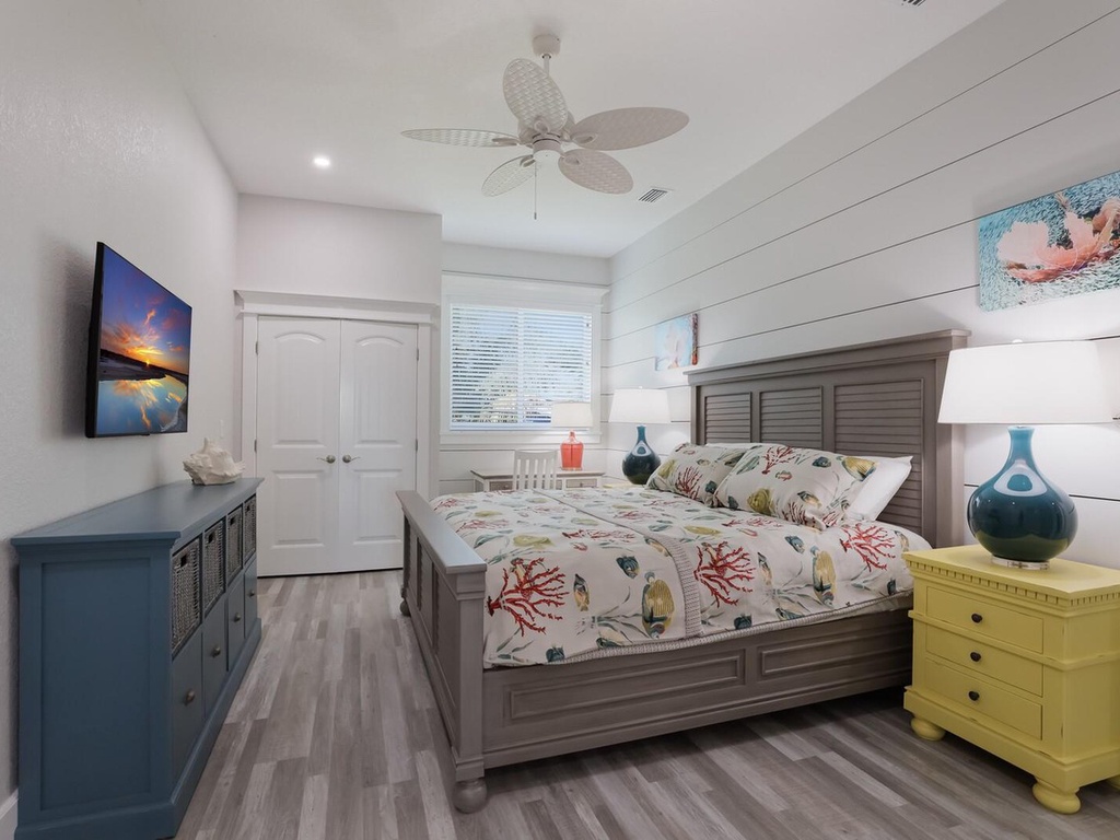 Second Bedroom, King bed