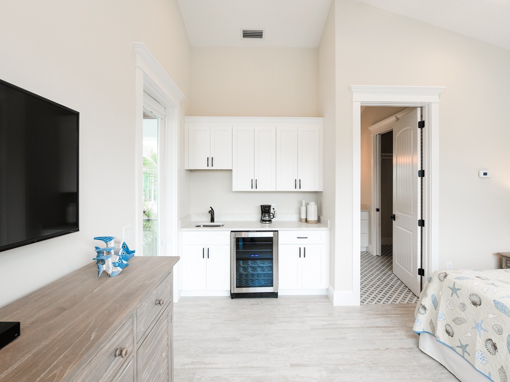 Second Bedroom, King