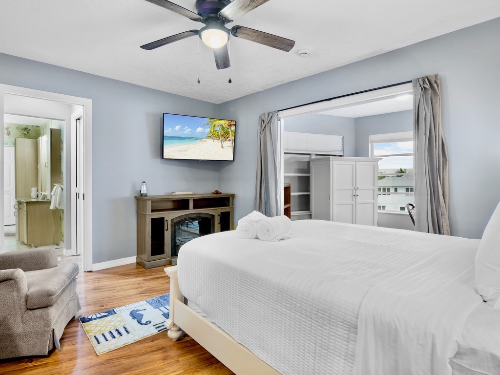 Primary Bedroom, Queen