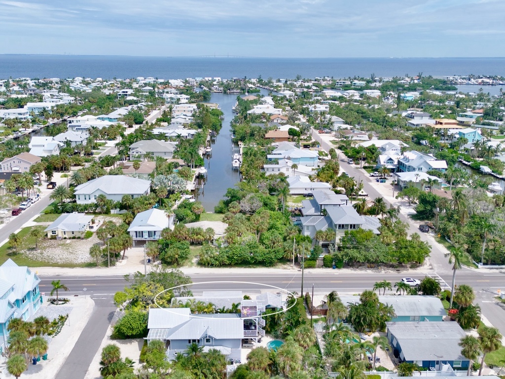 Gulf Shore Cottage by Anna Maria Island Accommodations