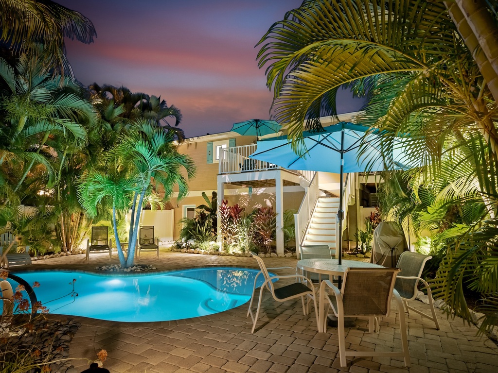 Pineapple Palms by Anna Maria Island Accommodations