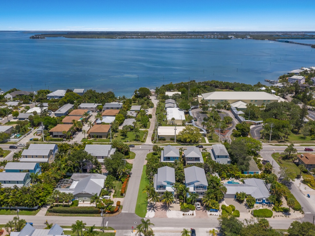 Close To Both Gulf and Bay