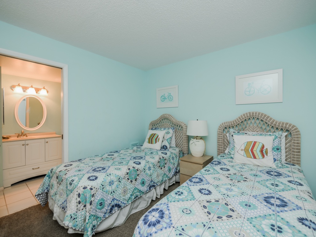 Second Bedroom - Two Twins