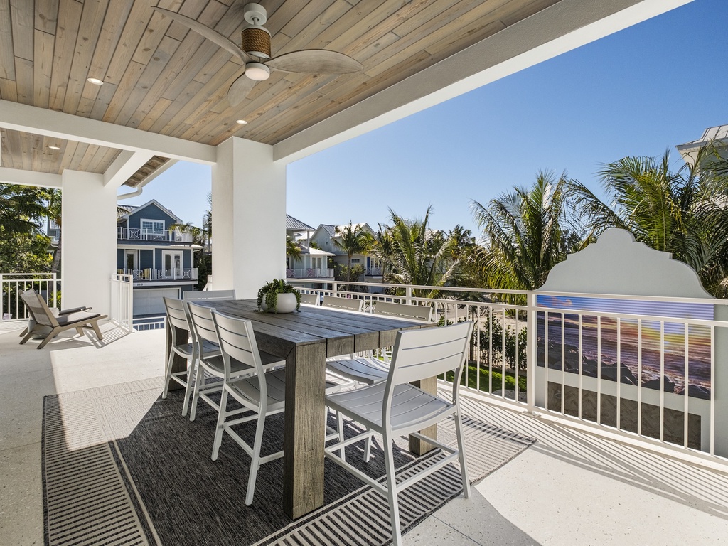 Balcony with gulf views and dining area