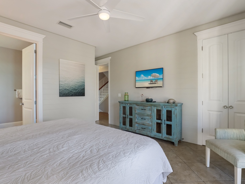 Second Bedroom (2nd Floor), King bed