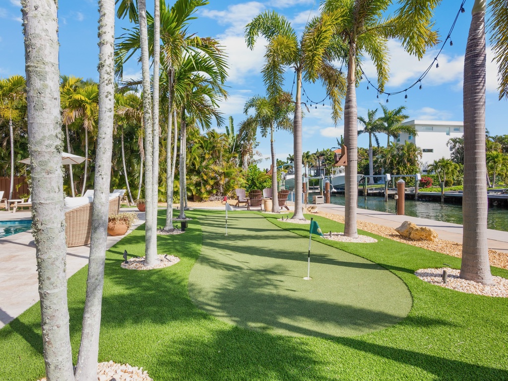 Private putting green