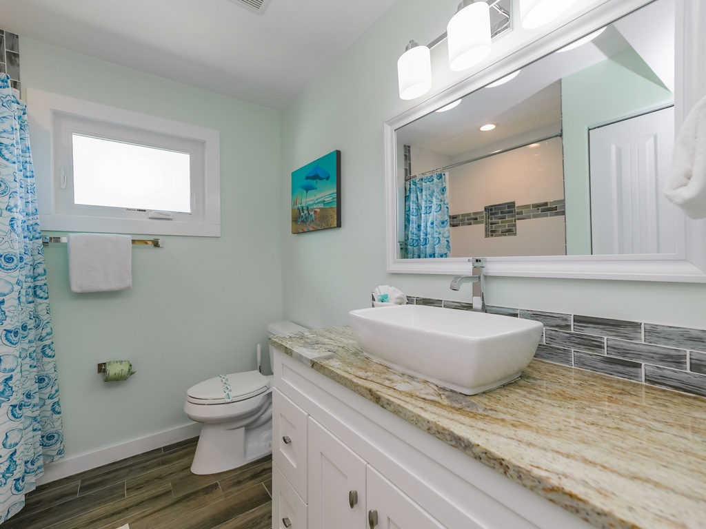 Minimalist Bath With Sink