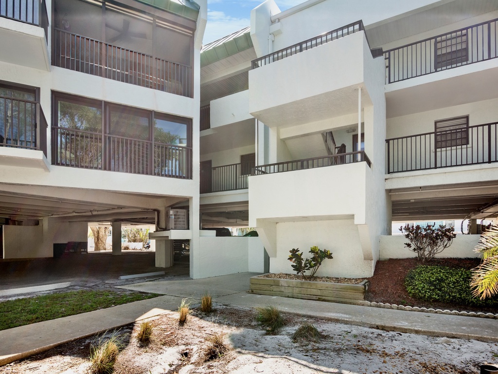 The Twins Hideaway at Sun Plaza West