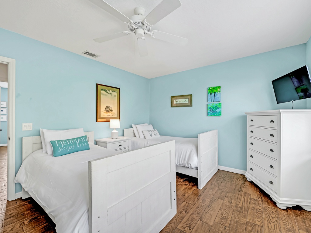 Third Bedroom - Two Twins