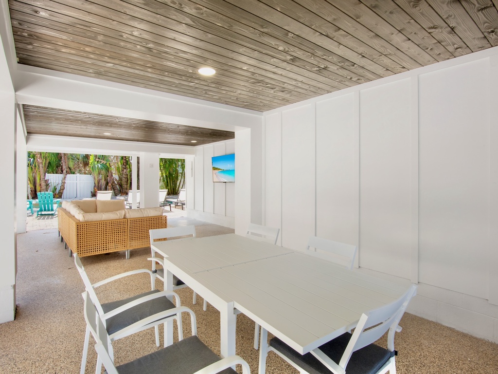 Poolside Dining Area