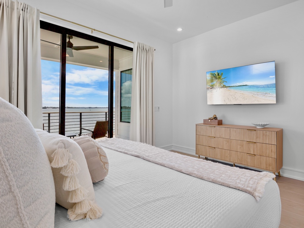 Second Bedroom, King bed