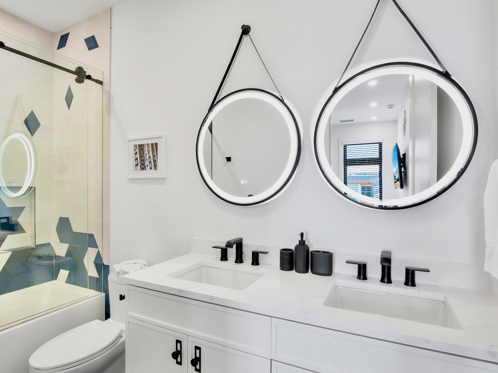 Seventh Bathroom, Ensuite