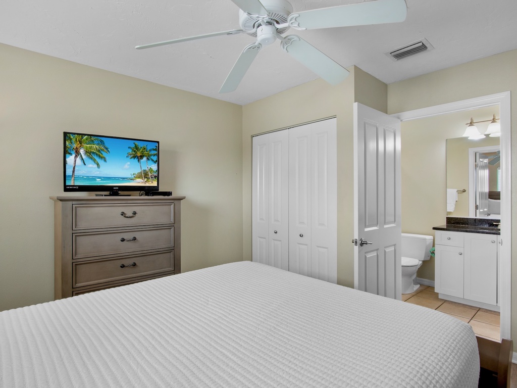 Third Bedroom, Queen