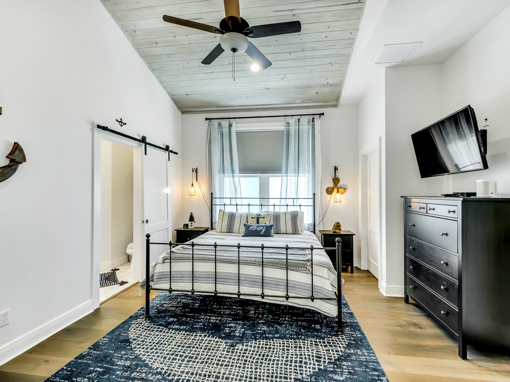 Second Bedroom, King