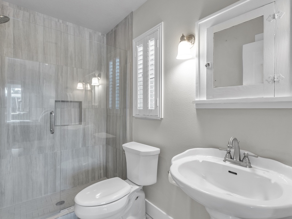 Second Bedroom, Ensuite Bathroom