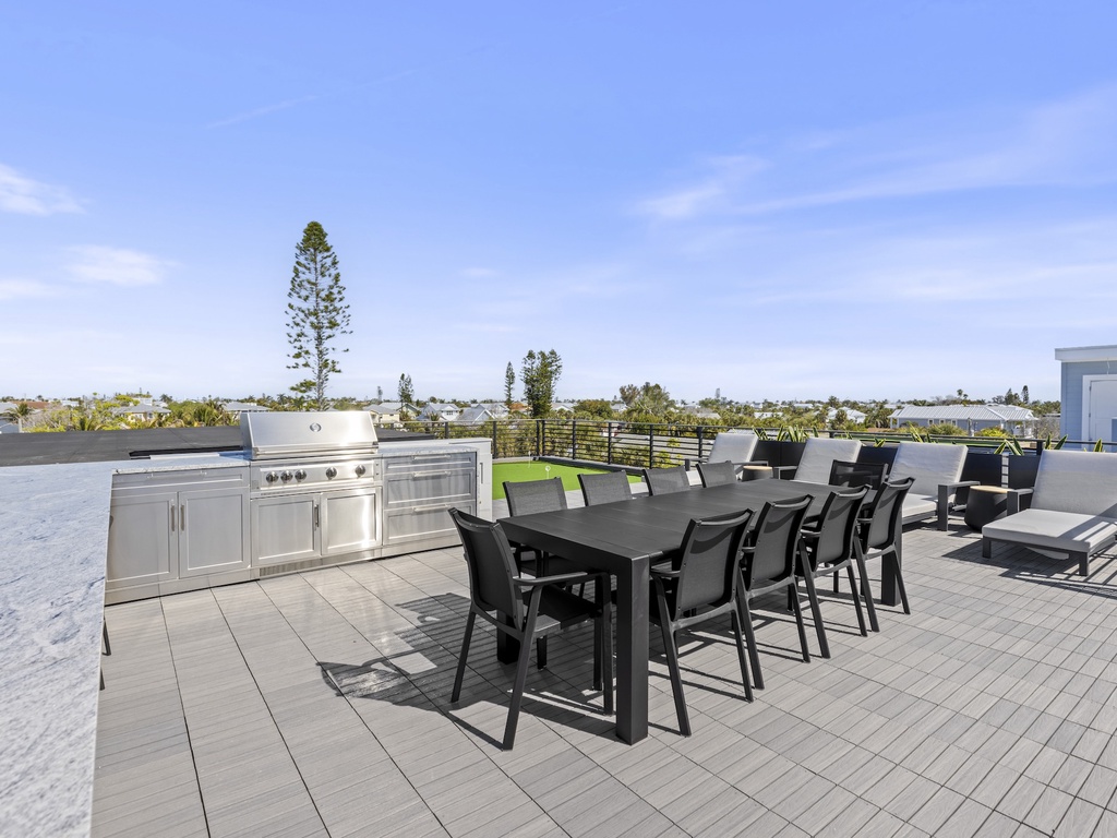 Rooftop Kitchen and Dining