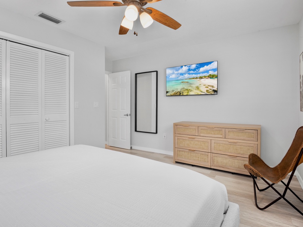 Second Bedroom, King bed