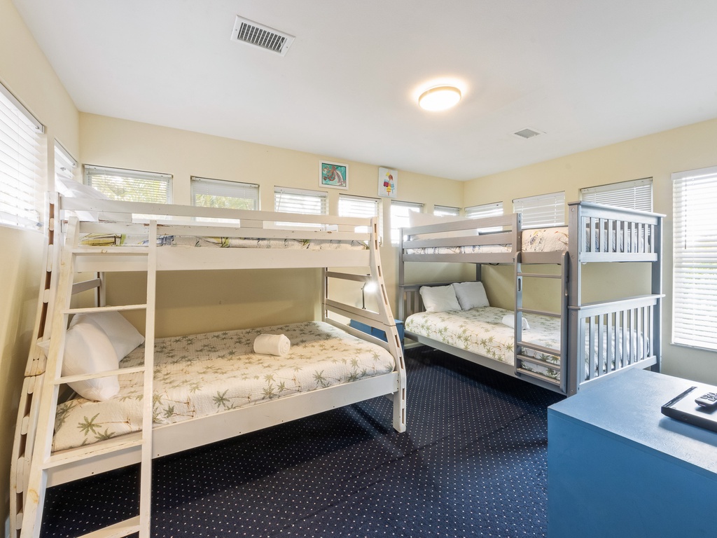 Third Bedroom, Bunk beds