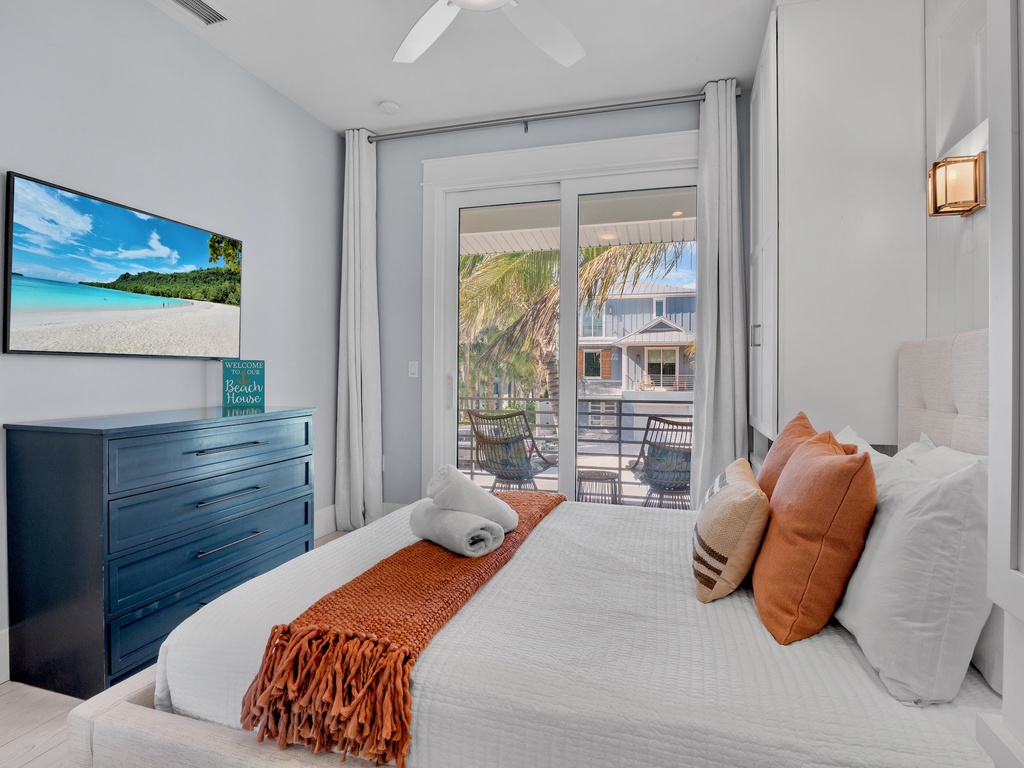 Second Bedroom, Queen bed