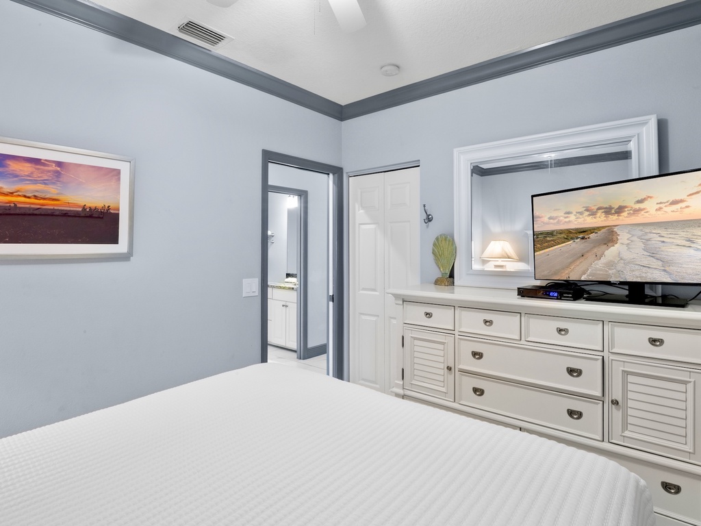 Second Bedroom, Queen