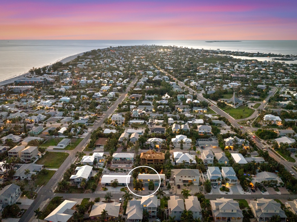 Pineapple Palms by Anna Maria Island Accommodations