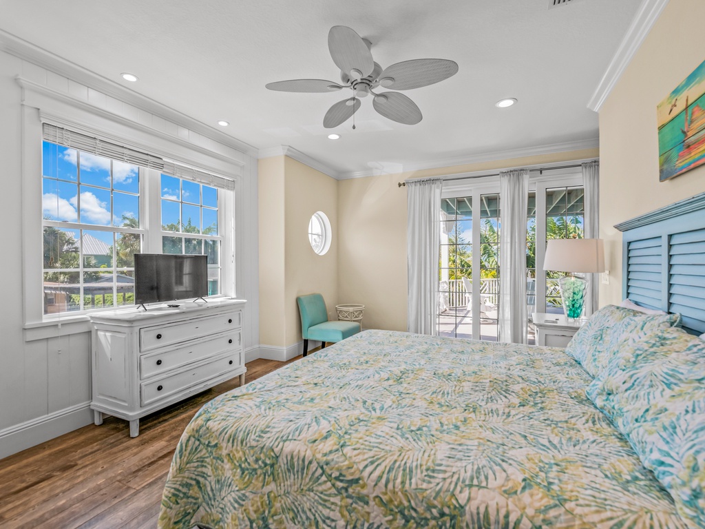 Primary Bedroom - King - Balcony
