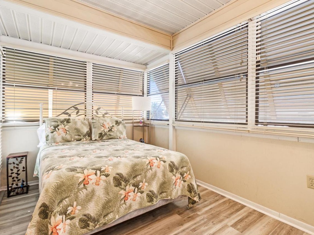 Second Bedroom - Queen