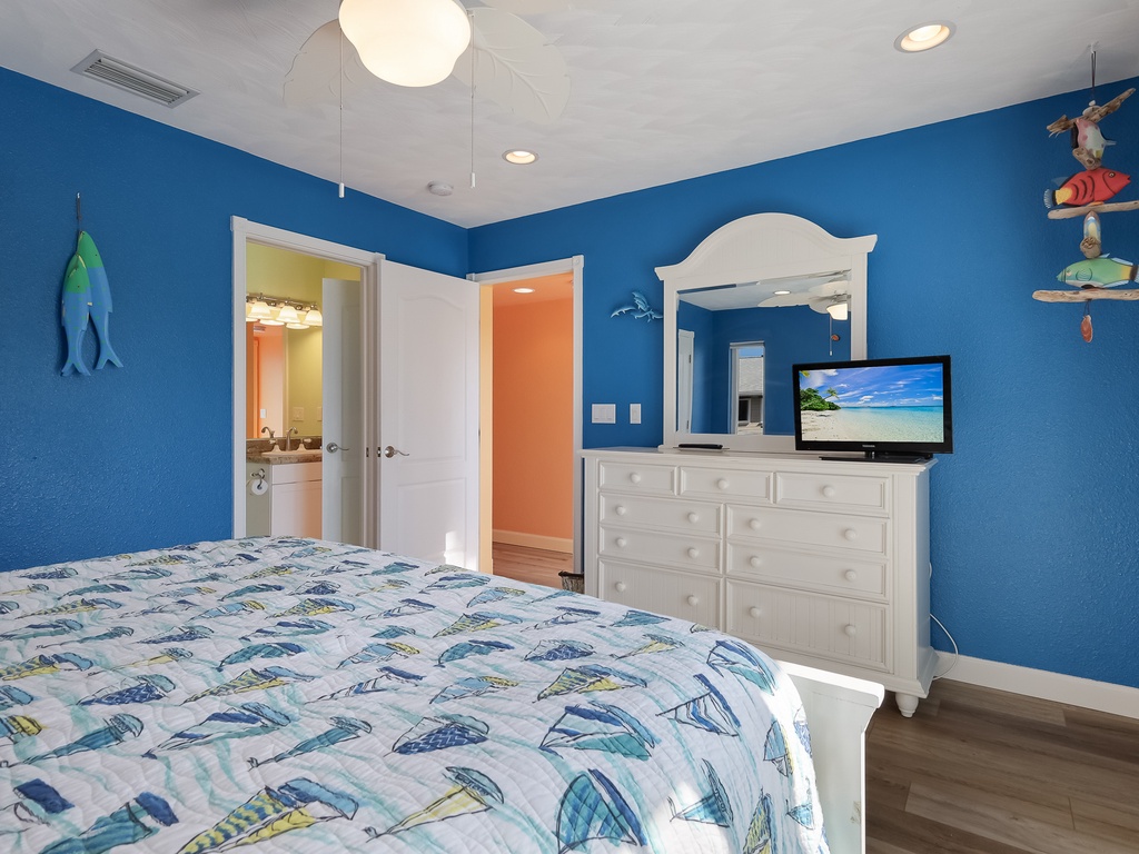 Second Bedroom - Queen