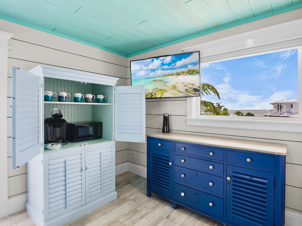 Primary King Suite, Beverage Area