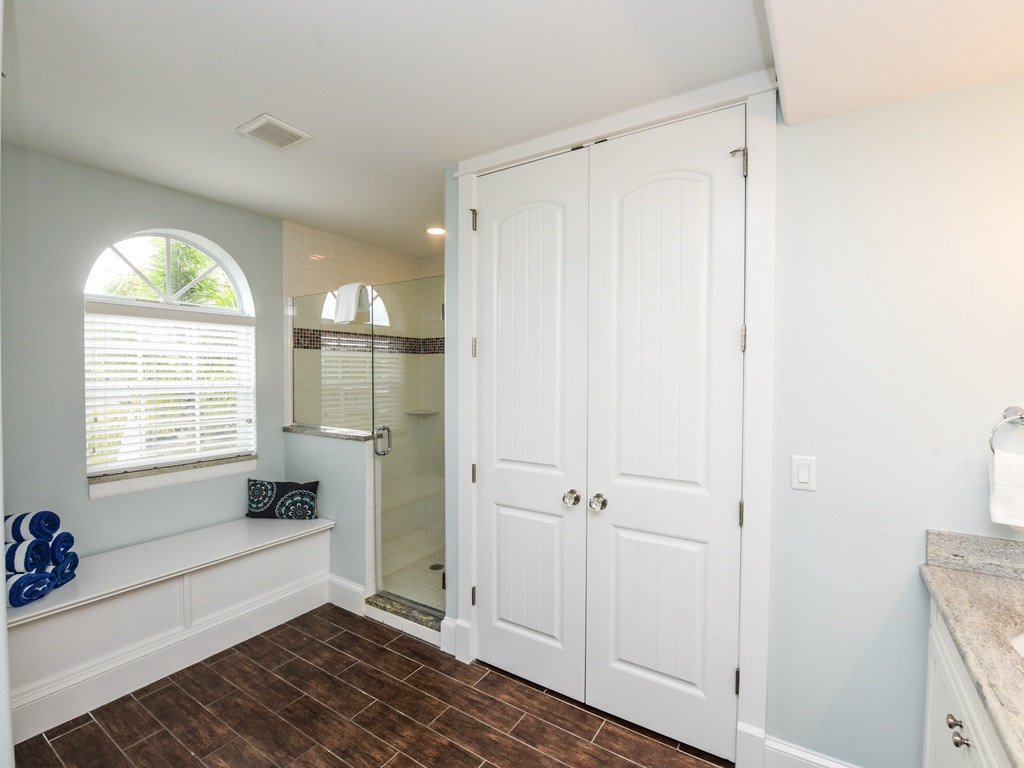 Primary En-suite Bathroom