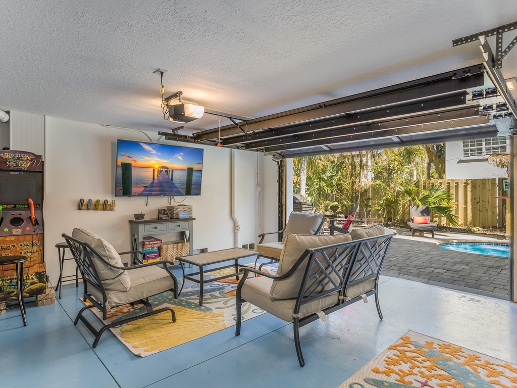 Open to Outdoor Living Area