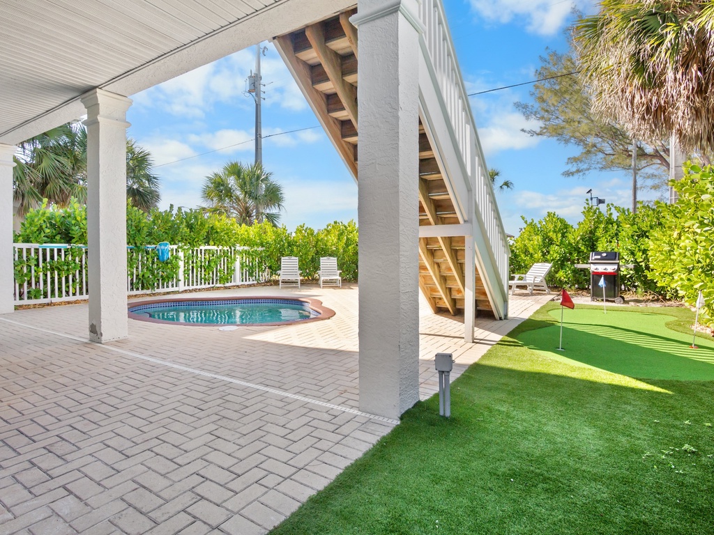 Private pool and putting green