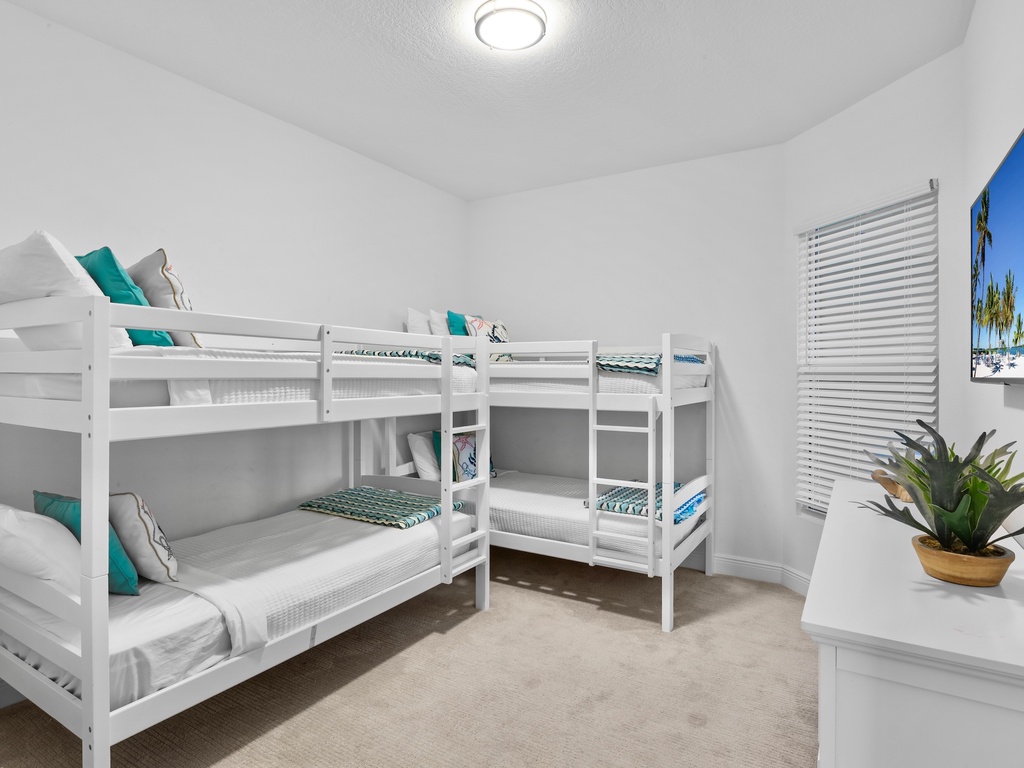 Third Bedroom, Two Twin/Twin Bunks