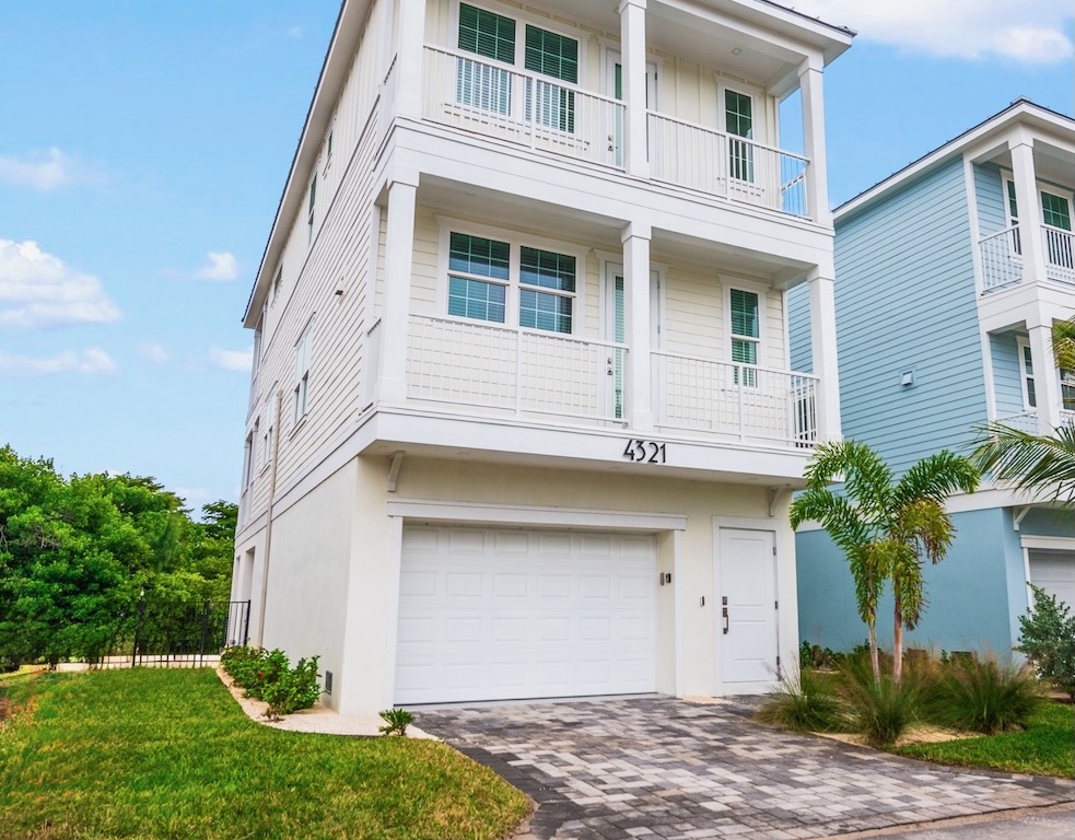 View of the floors of the Salty Seagull