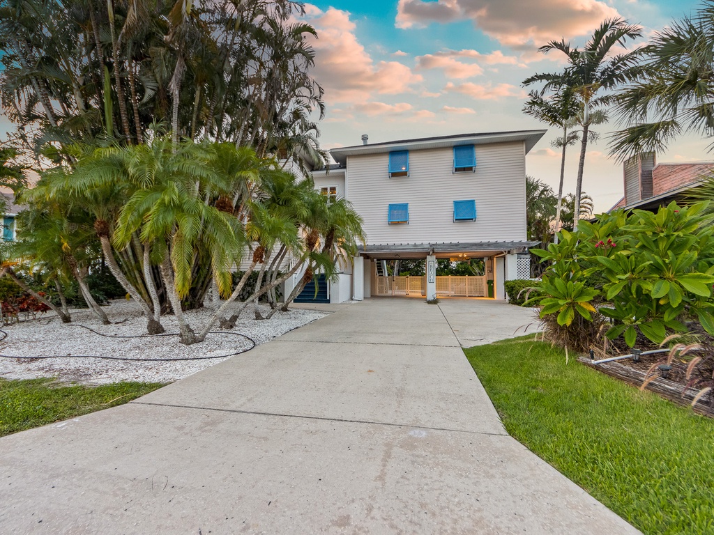Tarpon Pointe by Anna Maria Vacations