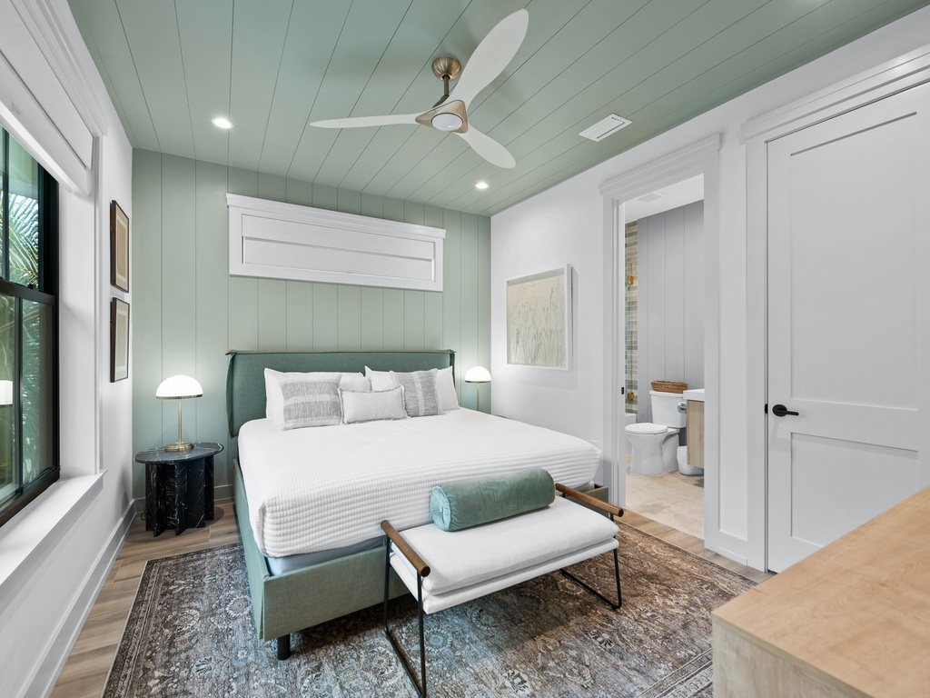 Second Bedroom, King