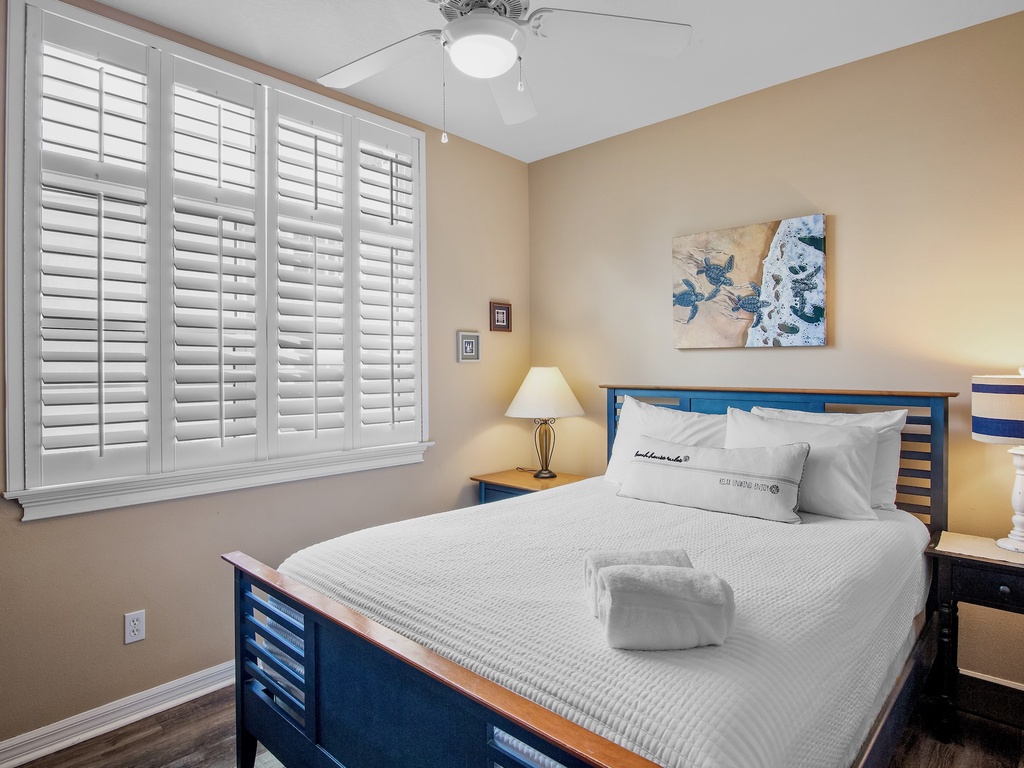 Second Bedroom, Queen