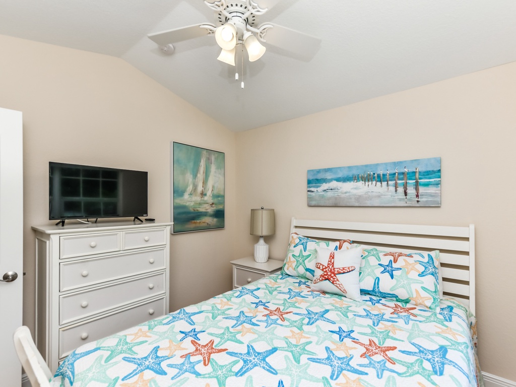 Second Bedroom - Queen Bed