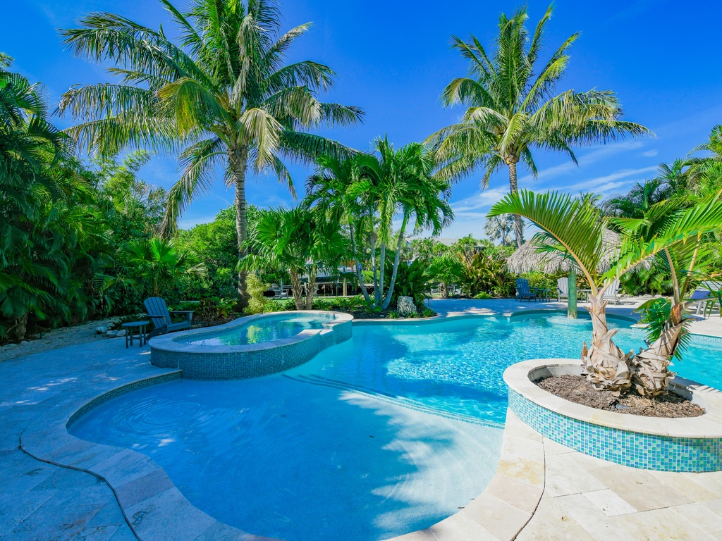 Serenity Beach - AMI Locals