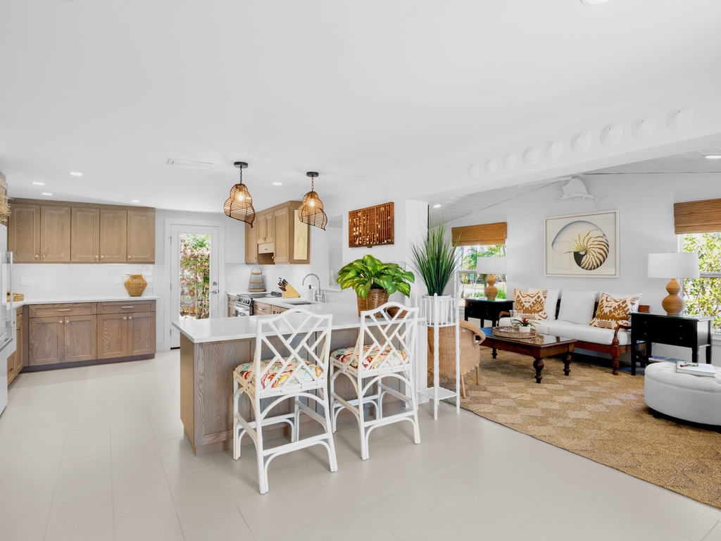 Breakfast Bar, Living Area
