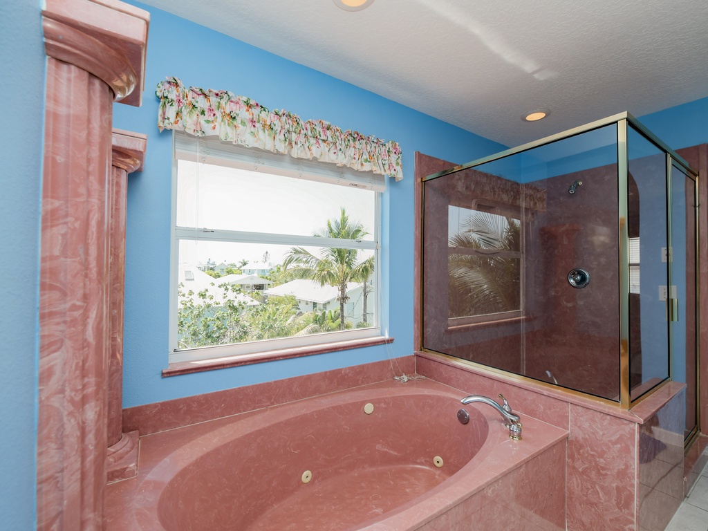Primary En-Suite Bathroom - Soaking Tub
