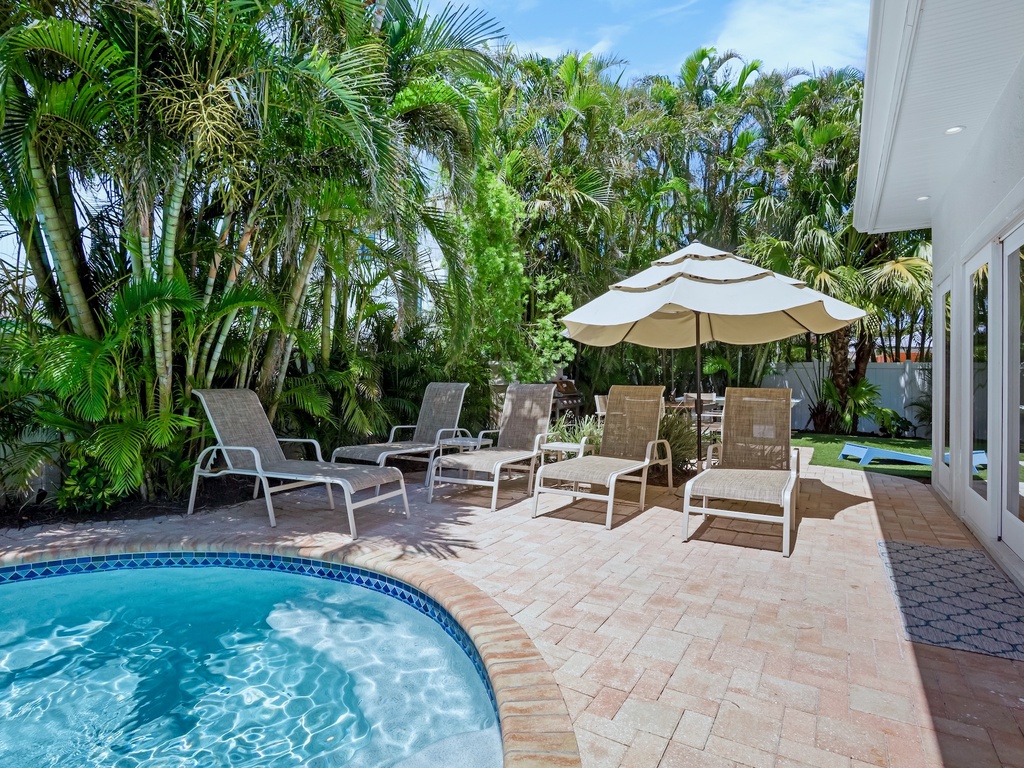 Poolside Loungers