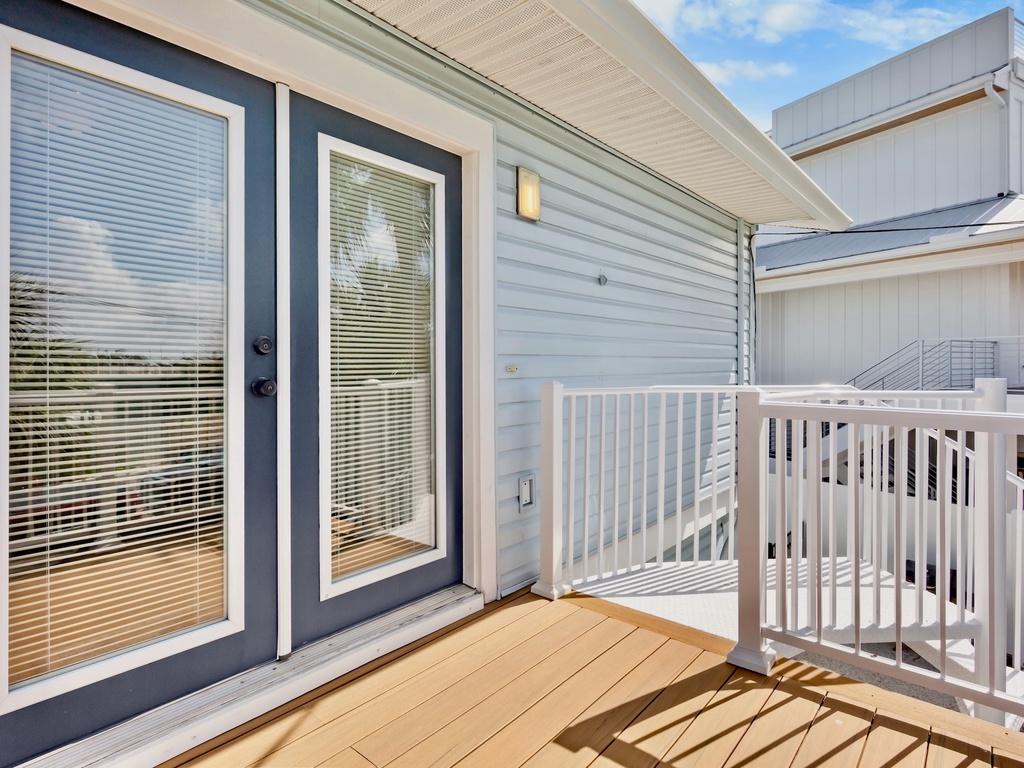Covered front porch with comfortable seating