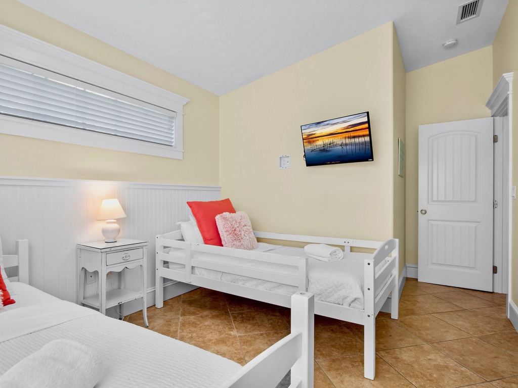 Third Bedroom, Two Twins