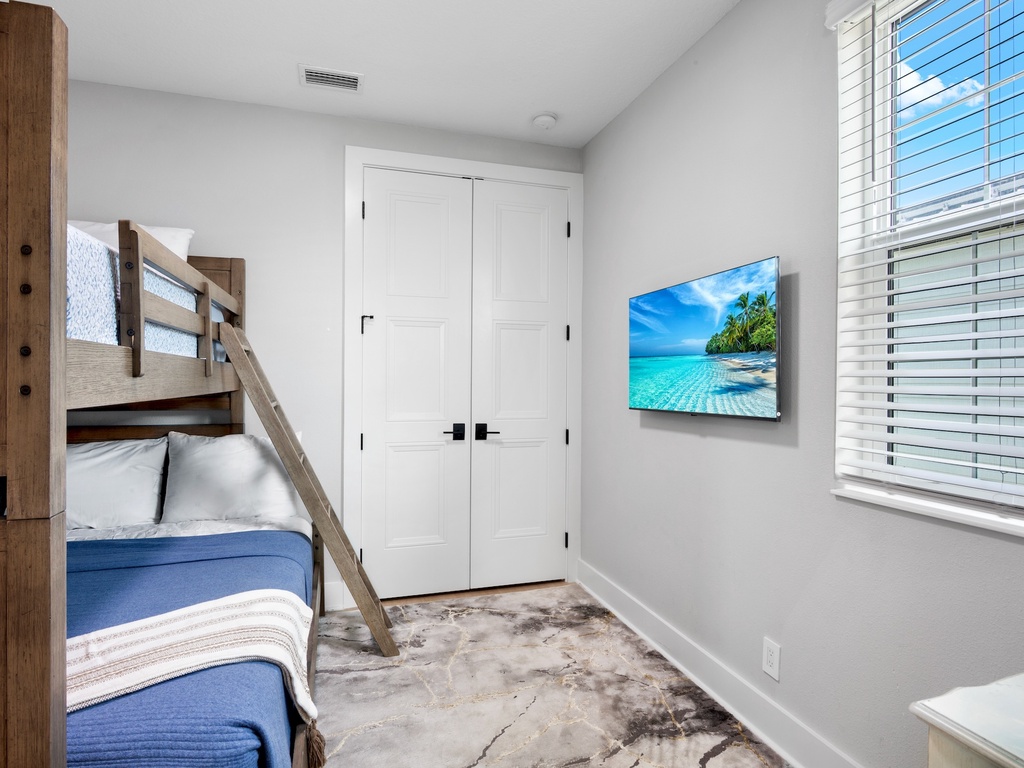 Third Bedroom, Twin/Full Bunk