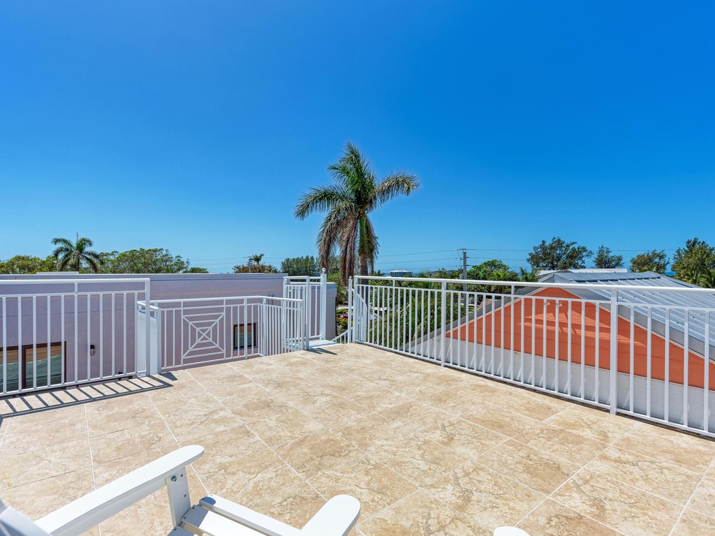 Rooftop Balcony with View - Anna Maria Island Locals