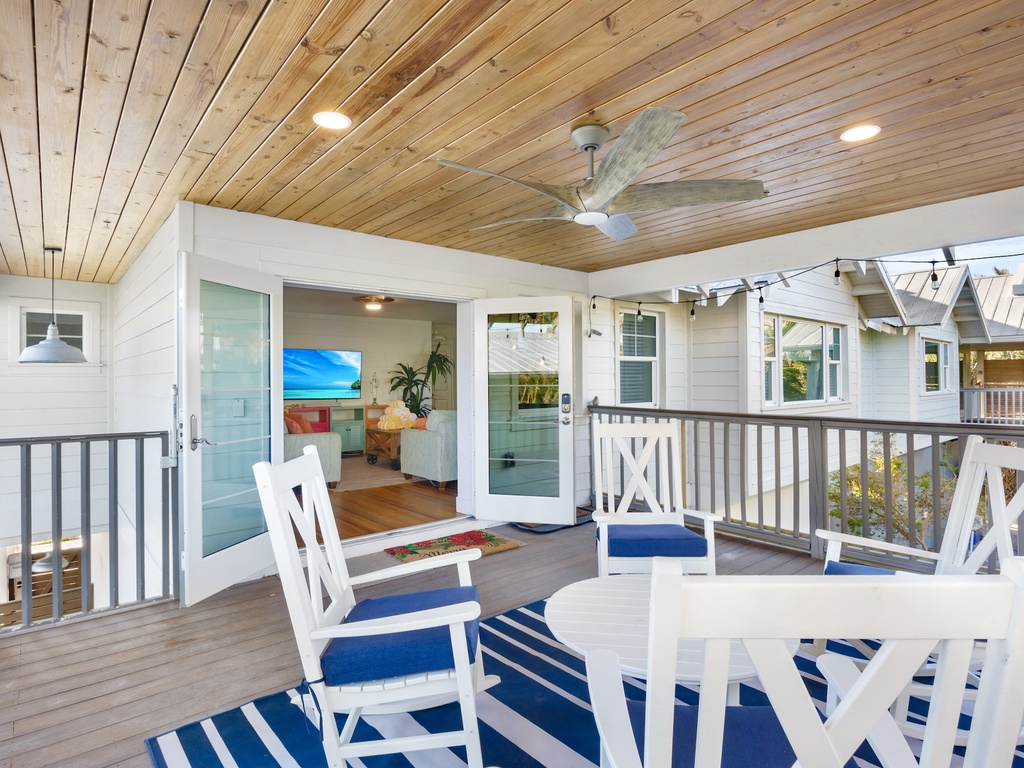 Balcony - Outdoor Dining