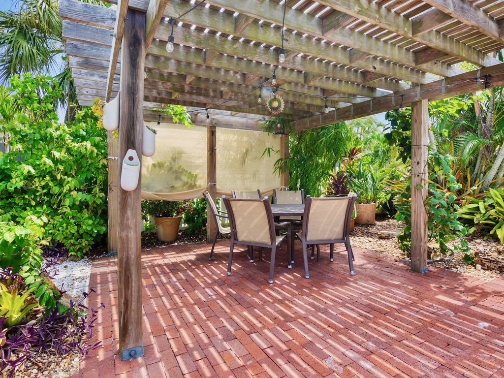 Outdoor Dining Space