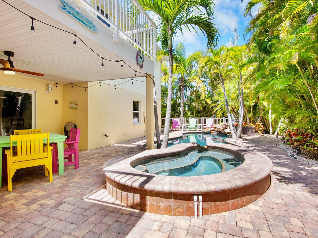 Private Pool and Spa with Sun Loungers