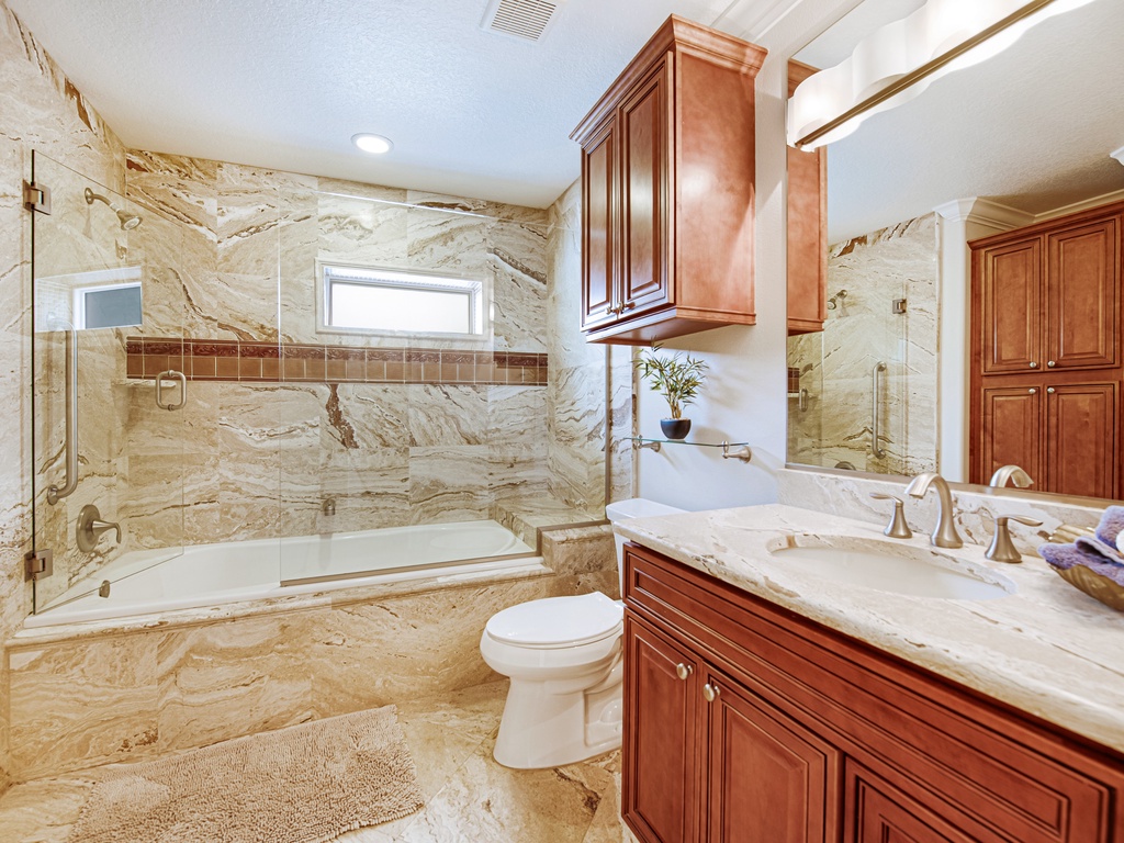 Side B - Primary En-Suite